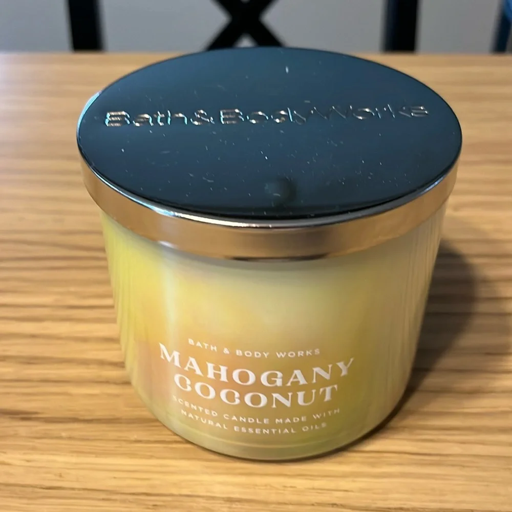 Bath & Body Works 3 Wick Candle. Mahogany Coconut